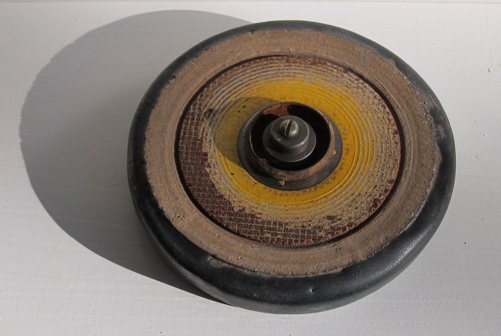 yellow disc