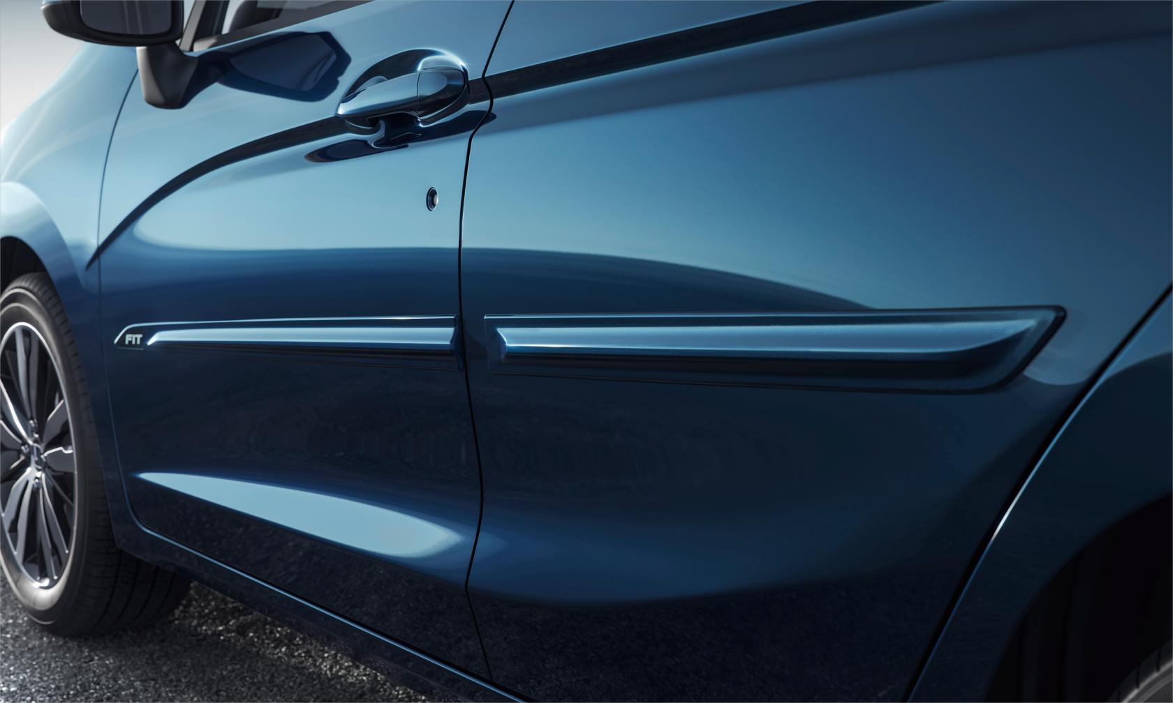 Honda_Fit_2018_Friso_Lateral_Logo.jpg