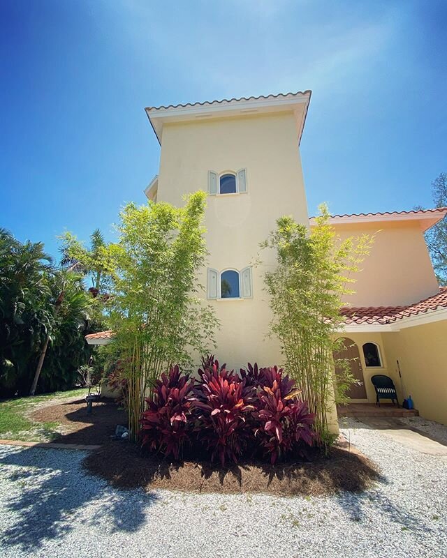 Under Contract!! 🏡 Negotiated 22% off listing price 👨🏼&zwj;💻 French Colonial 5bd/5bth Waterfront Property 🏖🇫🇷 Will rent out for a year before demolition and build a modern new construction 🏗🏡
.
.
.
.
.
.
.
.
.
.
.
.
.
.
.
.
.
.

#luxuryreale