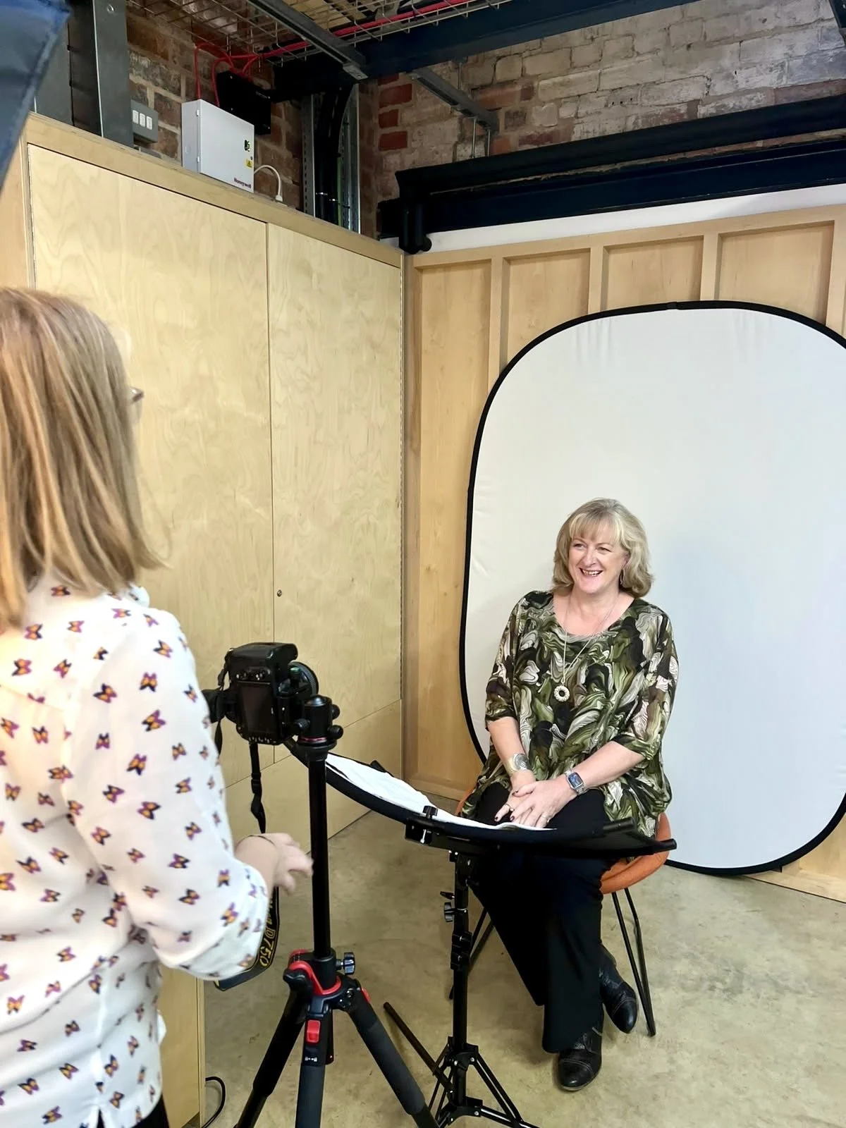 welly_pictures_Samantha Peel photographing a business owner at a LinkedIn Essentials training session in Northampton
