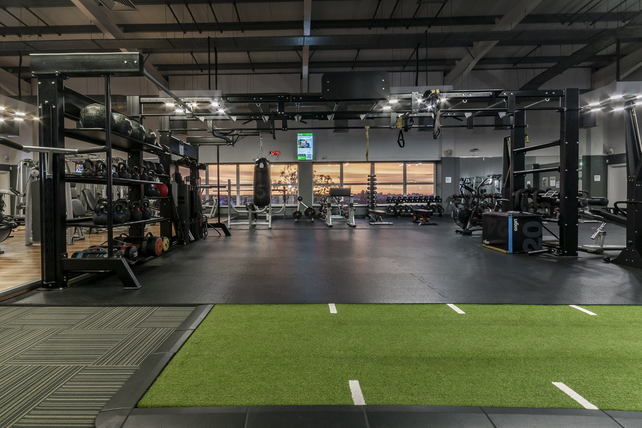 Functional training area with racks, a rig and an artificial turf strip