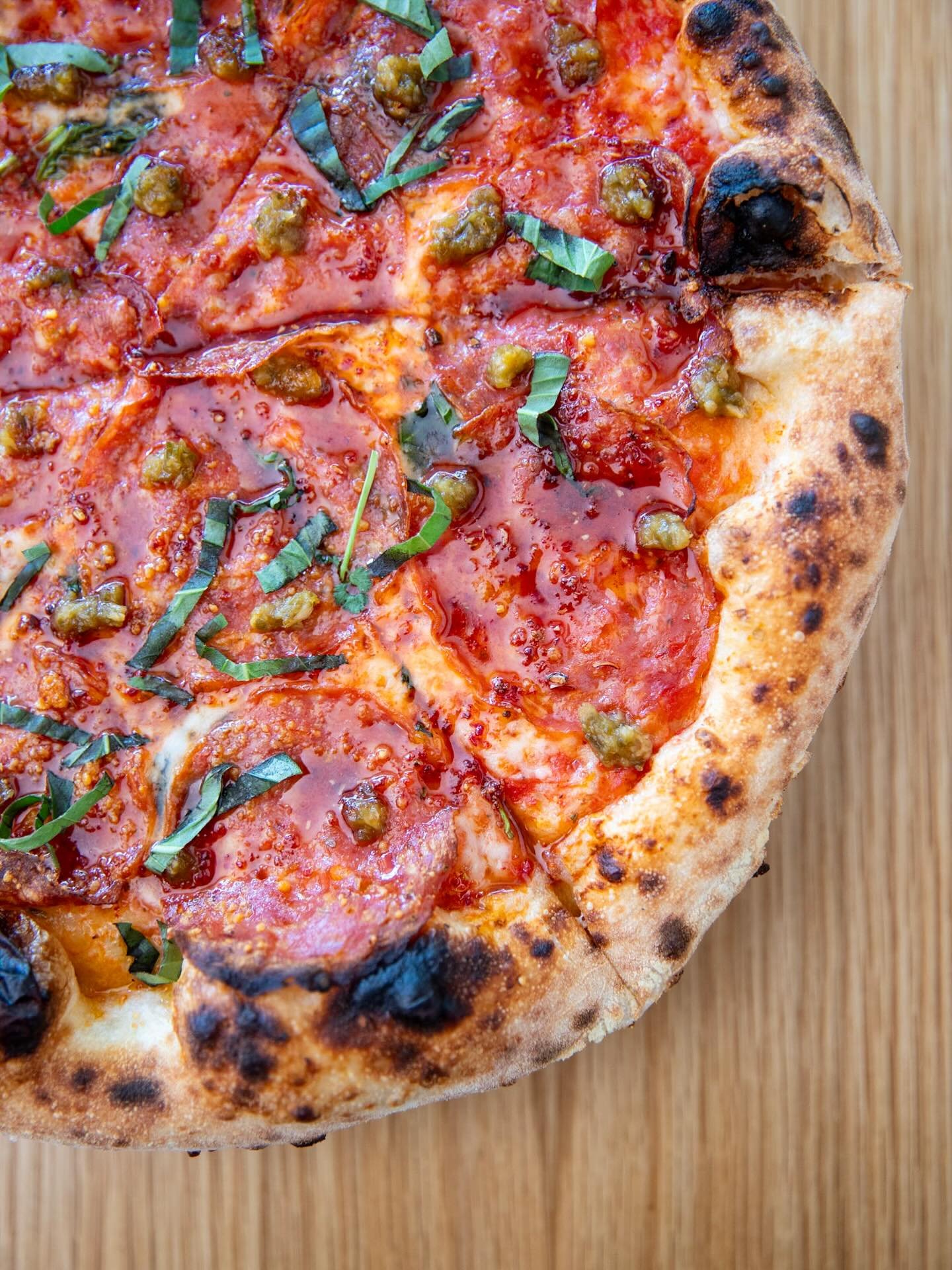 Have you had our Diavola Pizza yet? Looking for a red sauce pizza, with a little sweet and a little spicy? Then this ones for you! 🙌🏼

// red sauce, mozz, parm, calabrese, house mala honey, house jalape&ntilde;o sambal, Thai basil

The perfect bala