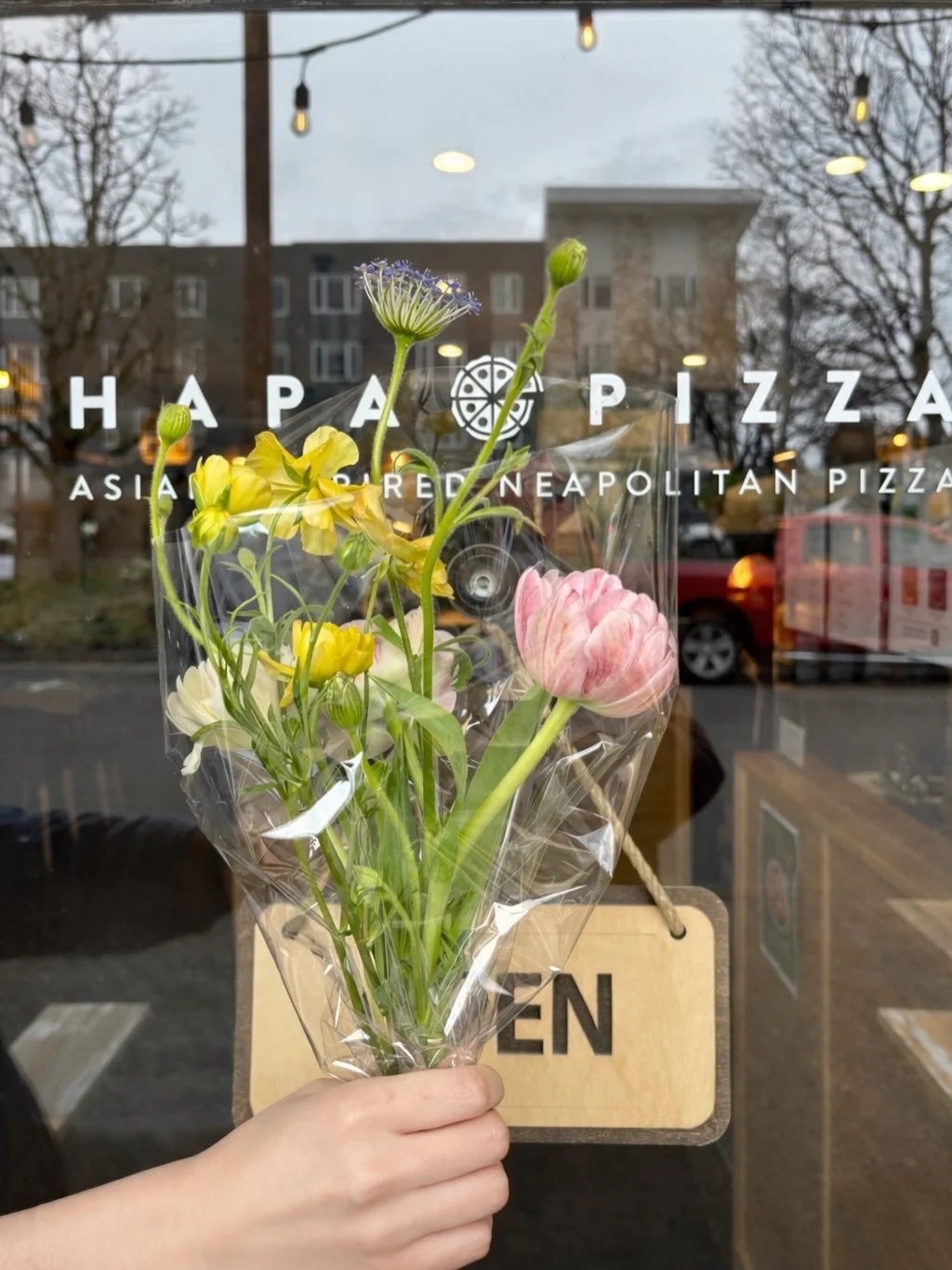 🌸 Happy First Day of Spring 🌸

We&rsquo;re so excited to highlight a local florist and friend, @sweetpeaandhunny_events who focuses on bringing modern Korean tradition to Portland 🤍

This weekend only, you can pick up a single stem or a full bouqu