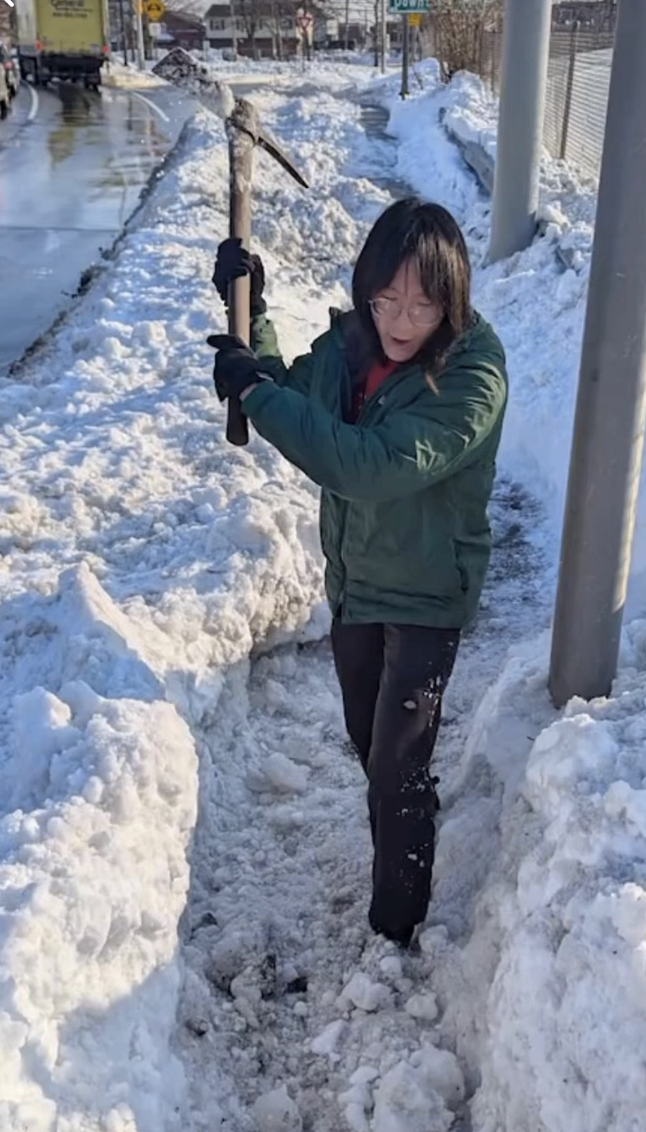 Who is responsible for shoveling RI bridges?