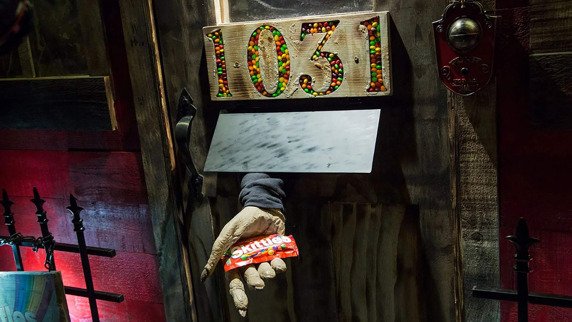 Skittles-HouseThatTrickOrTreatsYou-hed-2018_1920x1080.jpg