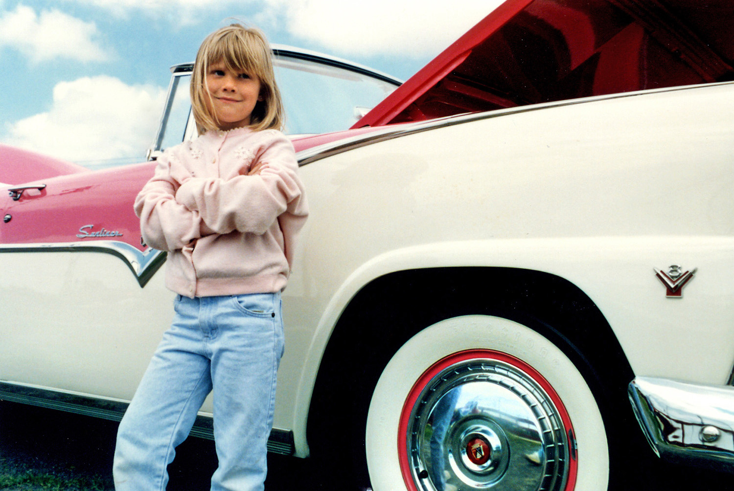 Girl_Ford_Sunliner_Classic_Car_Carshow.jpg