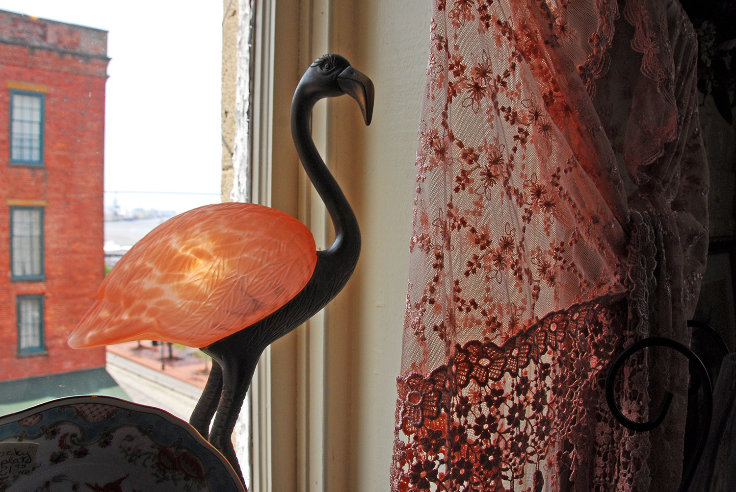 Antique_Flamingo_Lamp_Decorative_Curtains.jpg