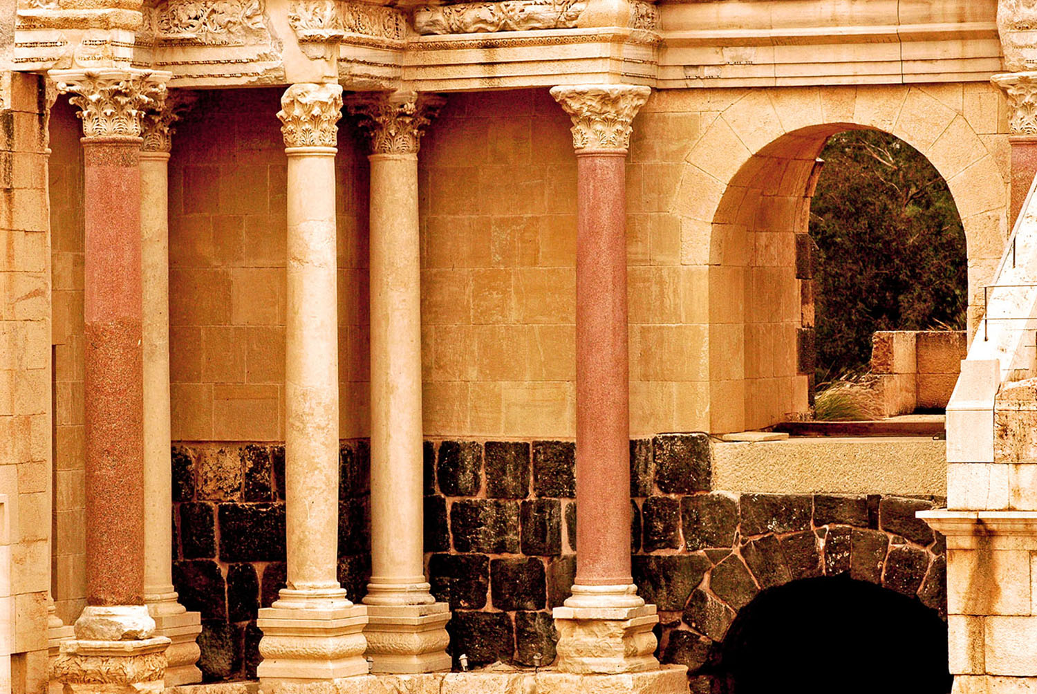 Beit_Shean_Ancient_Roman_Ruins_Pillars_Stonework_Israel.jpg