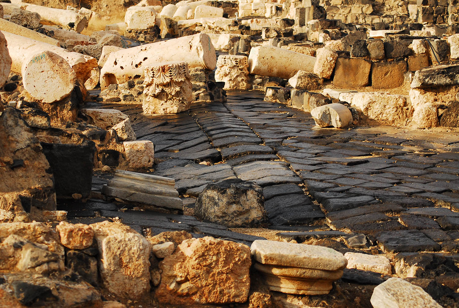 Beit_Shean_Ancient_Roman_Ruins_Broken_Pillars_Tiles_Stonework_Israel.jpg