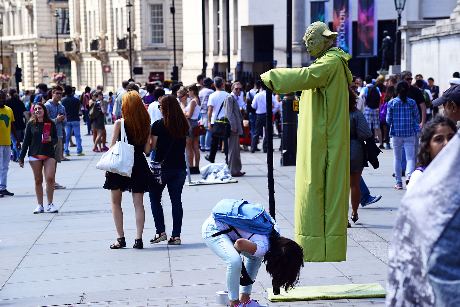 Yoda_Street_Performer_Performance_Tourists_Humor_Picadilly_Circus_London.jpg