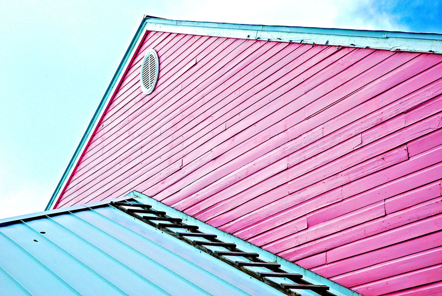 Architecture_Pink_Blue_Roof_Decor_Tourism_Travel_Vacation_Bahamas.jpg
