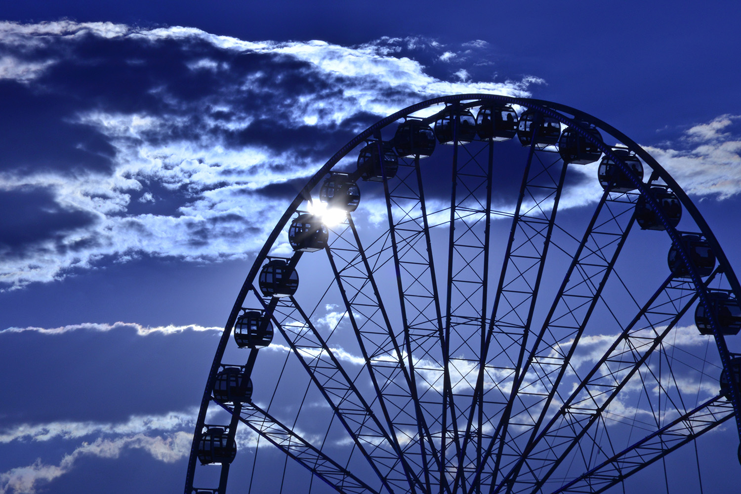 Ferris_Wheel,_National_Harbor_Sun_Clouds_Maryland.jpg