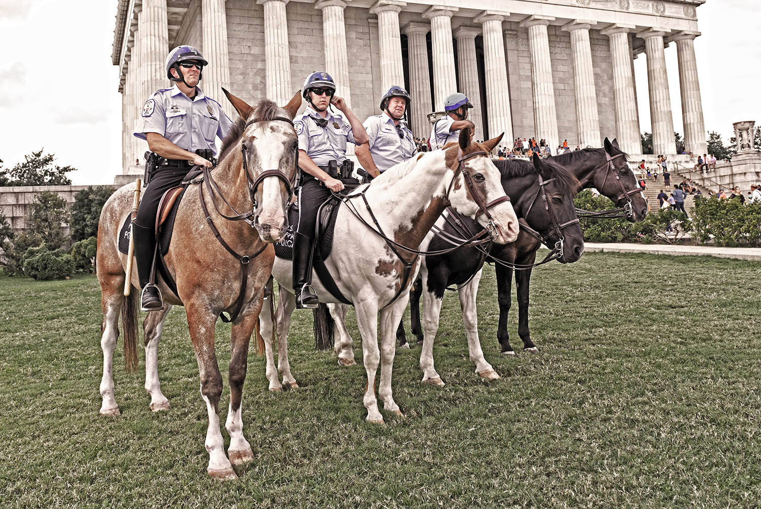 Lincoln_Memorial_US_Park_Police_Horseback_Security_Washington_DC.jpg