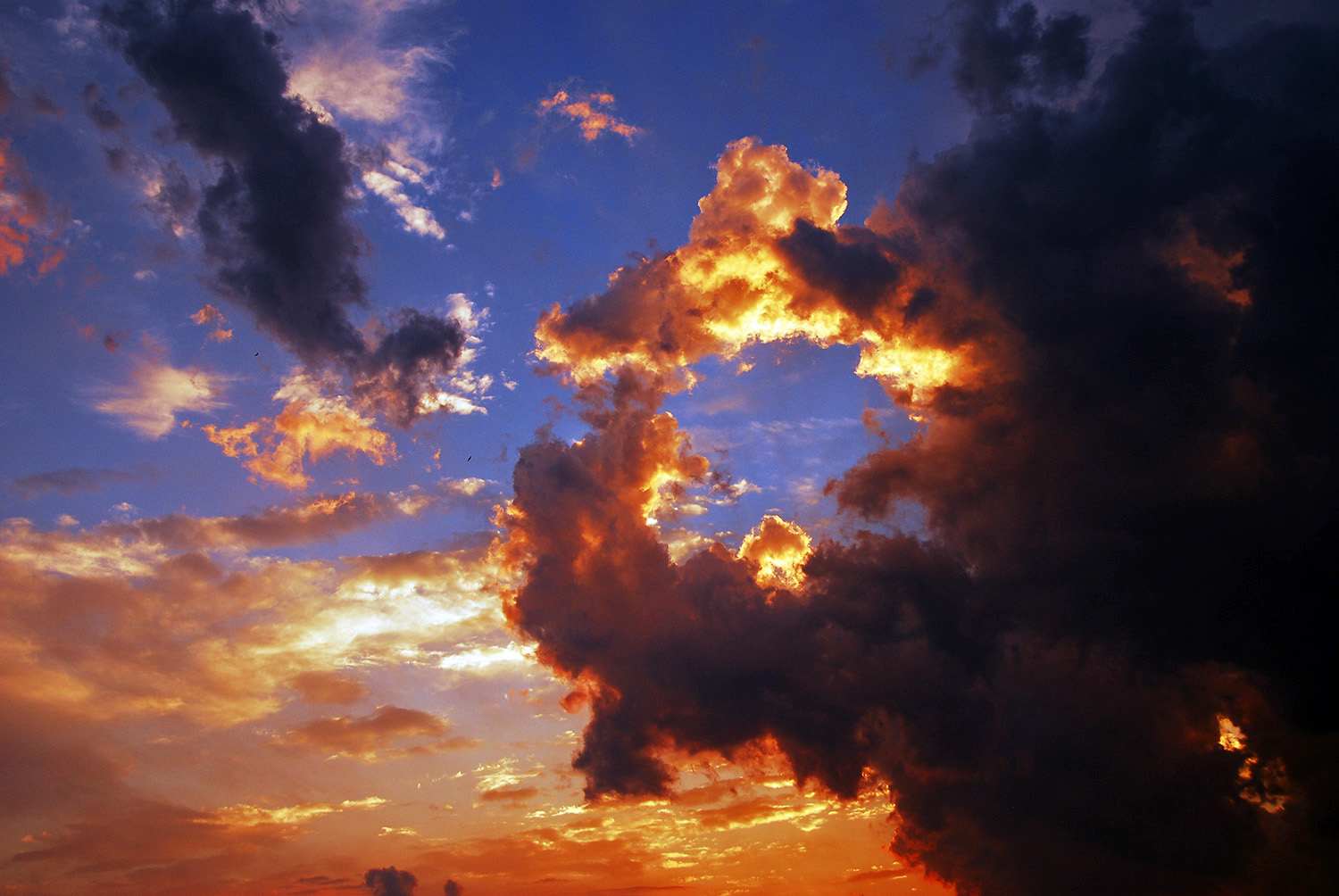 Sunset_Clouds_Orange_Dramatic_Formations.jpg