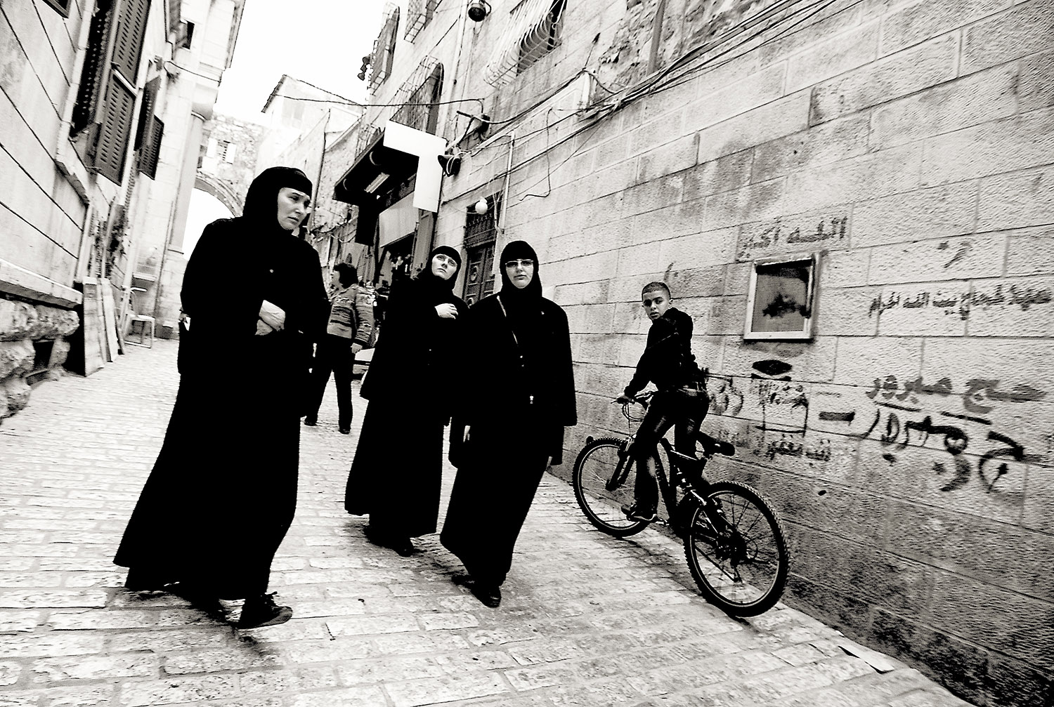 Muslim_Women_Arab_Quarter_Jerusalem_Black-and-White.jpg