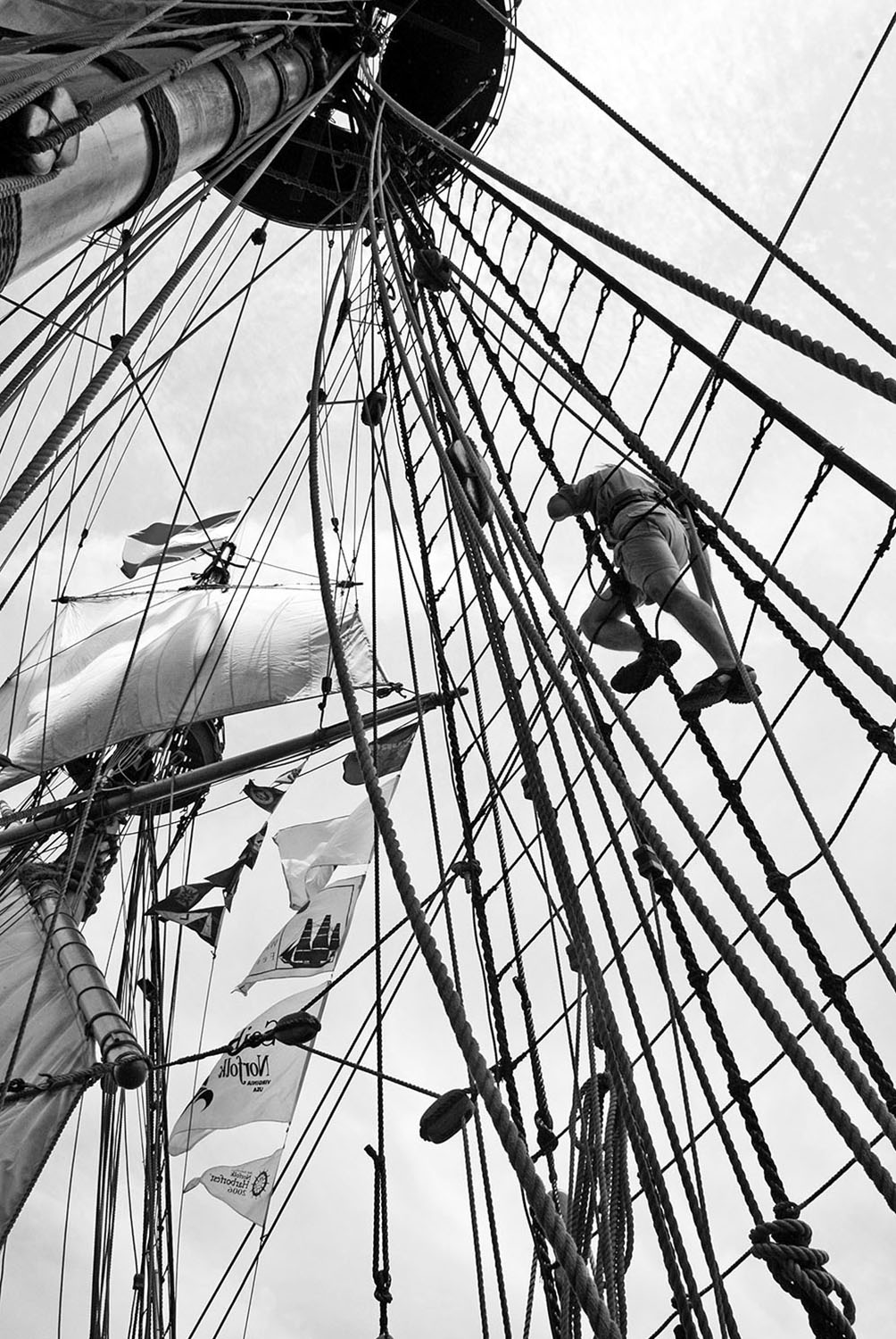 Tall_Ship_Rigging_Sails_Sailor_Climb_Kalmar_Nickel_Delaware_Bay.jpg