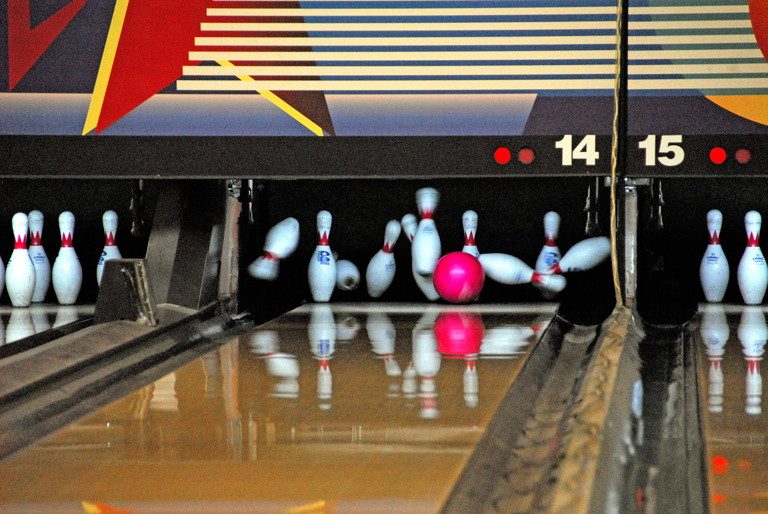 Bowling_Alley_Strike_Pink_Ball.jpg