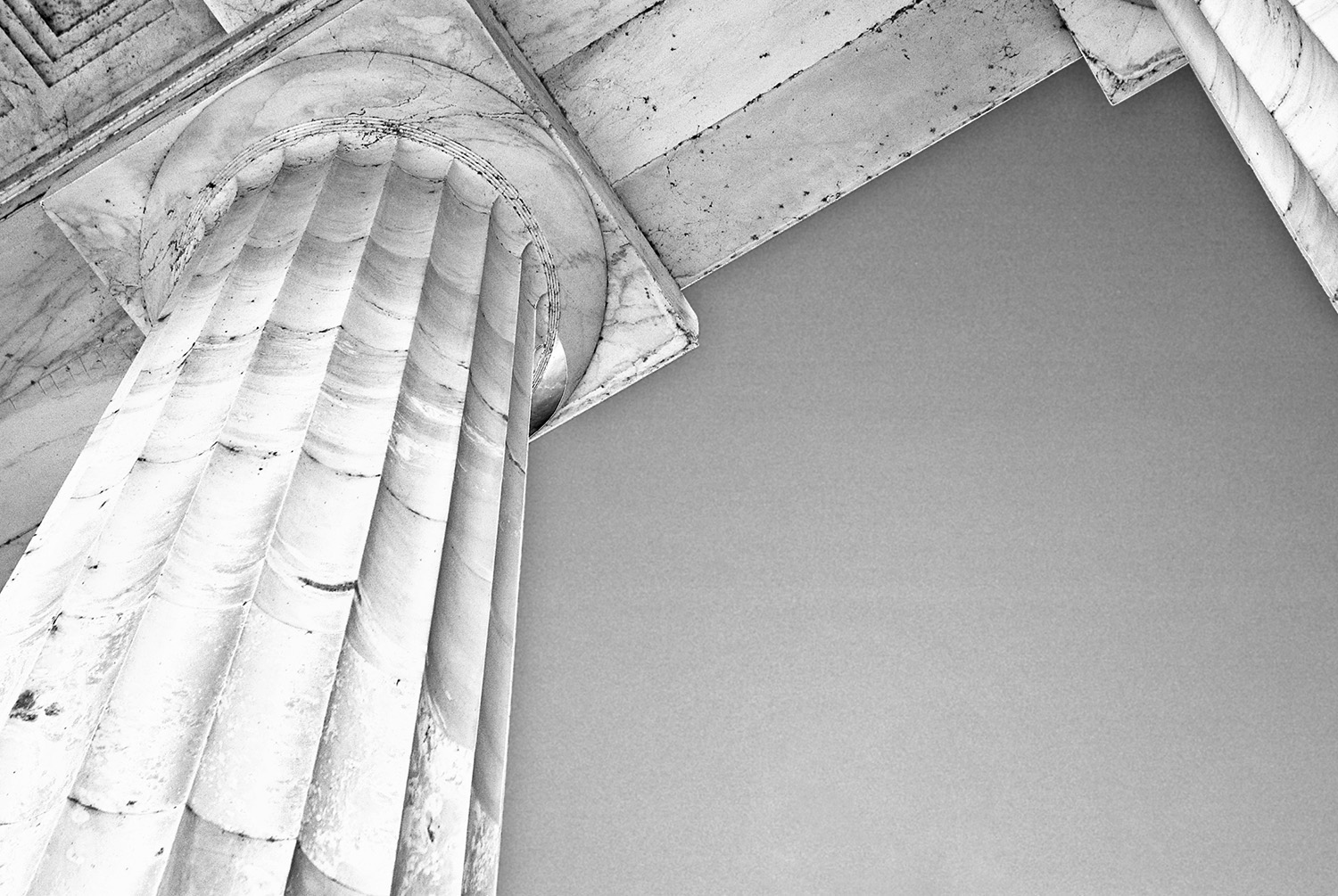 Architecture_Lincoln_Memorial_Column_Black_and_White_Marble_Tourism.jpg