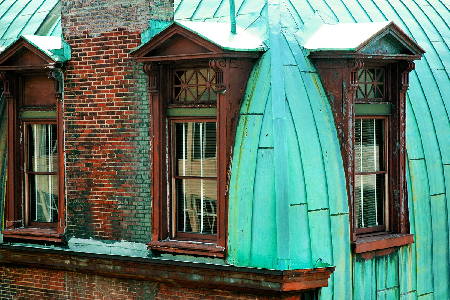 Architecture_Old_Red_Brick_Building_Exterior_Tarnished_Detail_Windows_Washington_DC.jpg