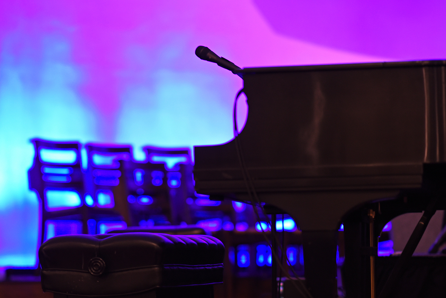 Piano_Microphone_Soft_Focus_Stage_Lighting_Magenta_Blue_Chairs.jpg