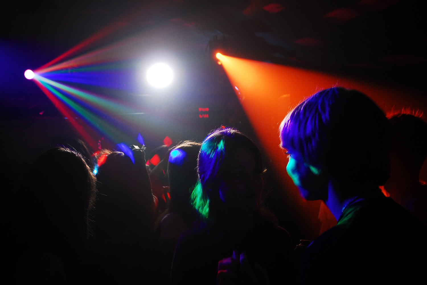 Teenagers_Dance_Birthday_Party_Stage_Lights.jpg