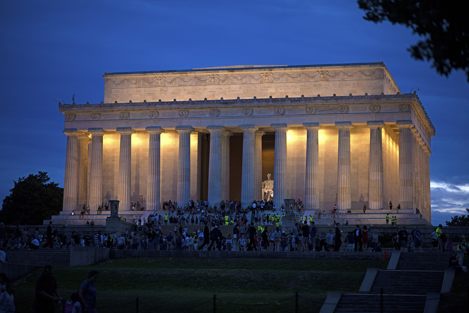 Abraham_Lincoln_Memorial_Statue_Dusk_Tourism_Sightseeing_Travel_Washington_DC.jpg