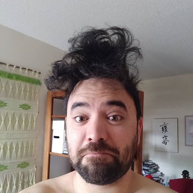 Good morning.

#bedhead #needahaircut #covidstyle