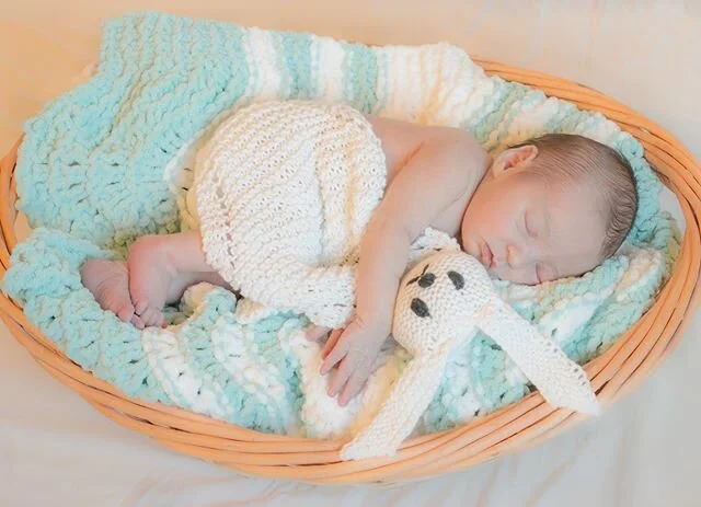 Monday mood😴🙂.
. .
.
. 
#newbornphotography #newbornsession #travisairforcebase #freshbaby #crochet #handmadegifts #babyboy #northbayphotographer #bayareaphotographer #militaryfamily #airforcebaby