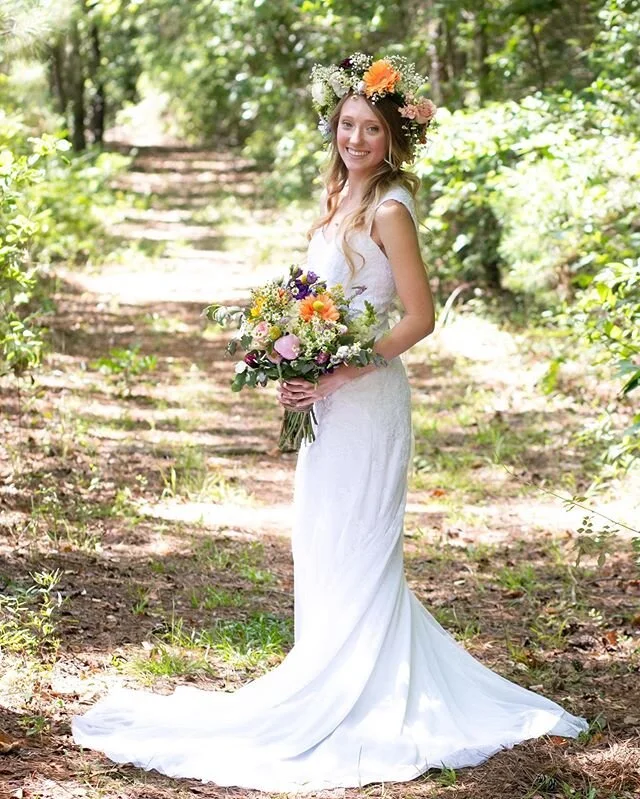 Happy birthday to this stunning bride!!! @maeflower_16 💕
. .
.

#flowercrown #bride #southcarolinawedding #militarybrat #bridalhair #bridalportrait #bohobride #fortjackson #diywedding #canon