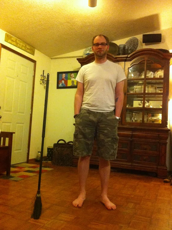 broom-stand-1.jpg