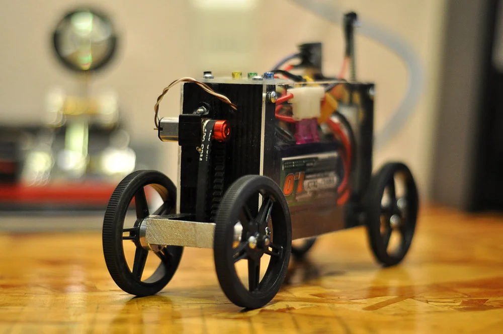 motorized-pinewood-derby-car-2.jpg