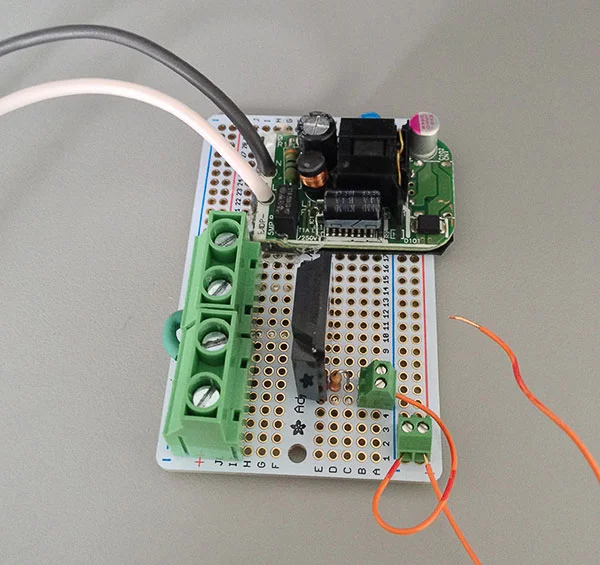 HV board: 5v power supply (top), 8 amp SSR, and terminal connections for the compressor leads, 5v output and Arduino input.