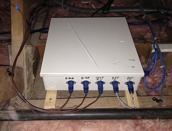 To prevent interference the AC cables (brown) were kept away from the control panel cables (grey).