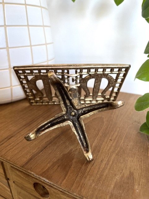 brass_music_stand_3.jpeg