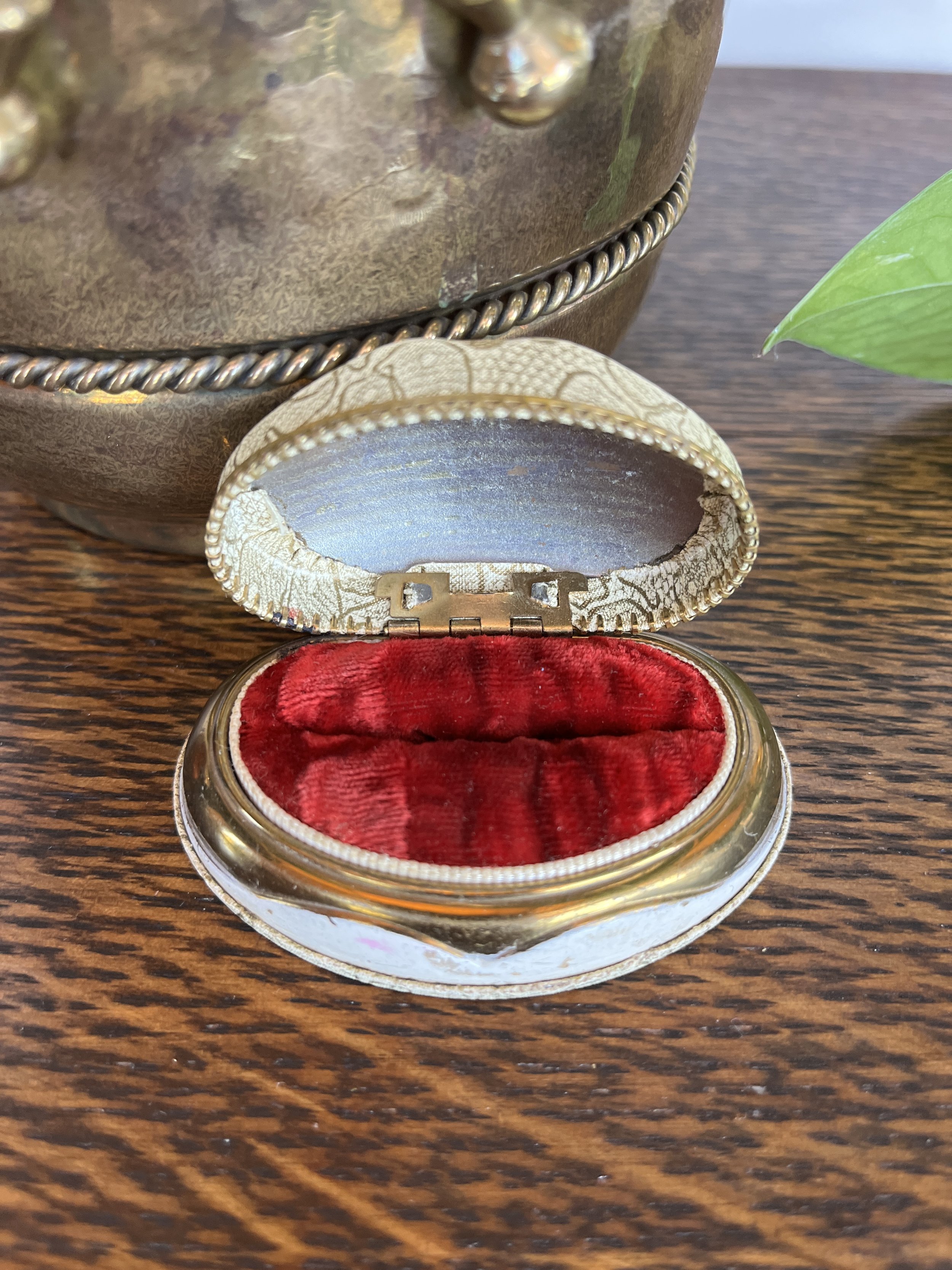 Vintage Velvet Ring Presentation Box