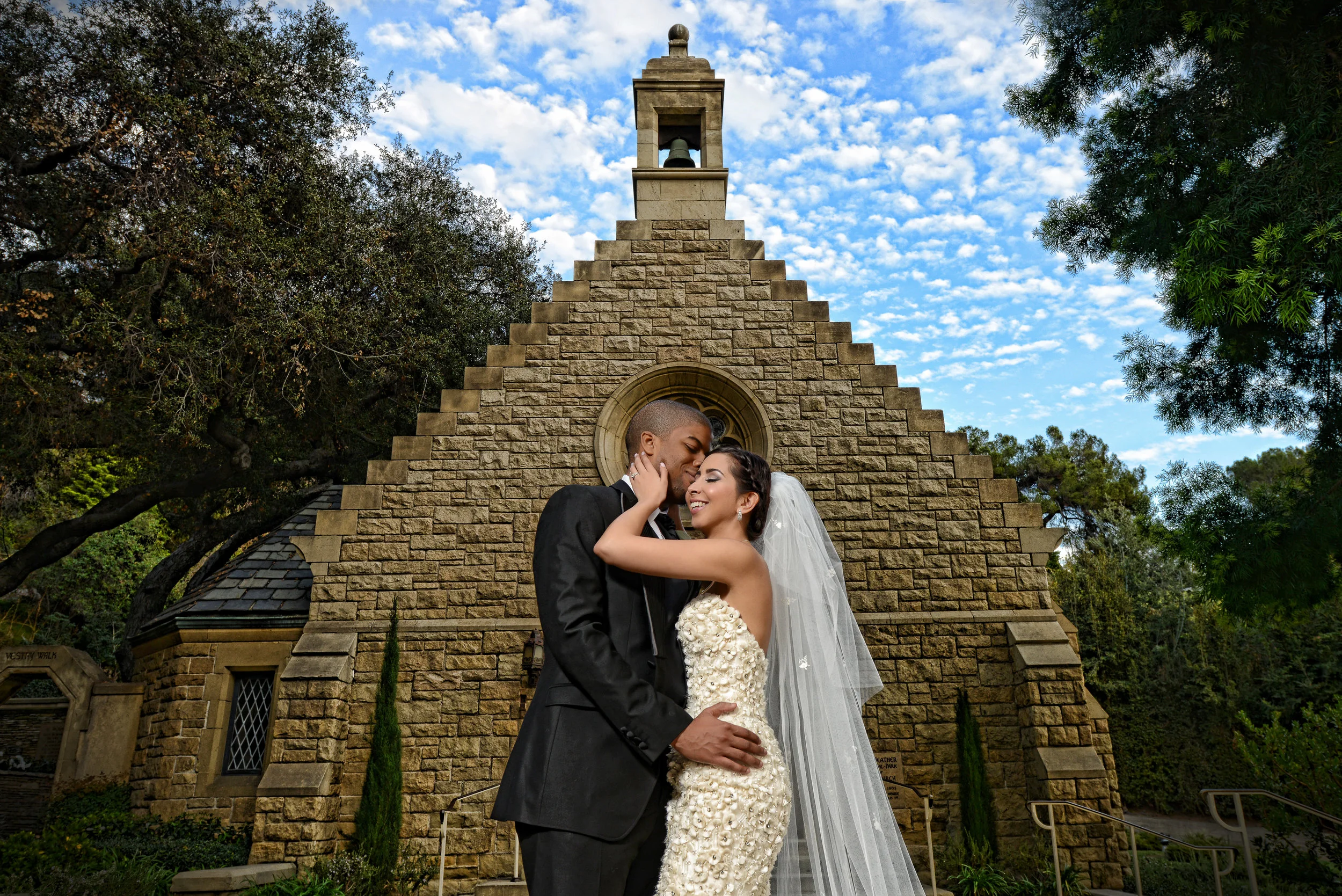 Bride And Groom At Forest Lawn Memorial In Glendale