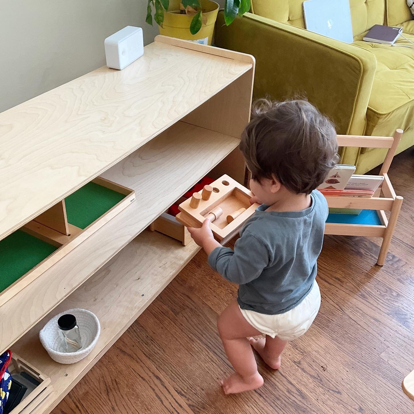 Power of Clean Up👋🏽 

We caught that this 13-month-old has exhibited a strong interest in cleaning up latterly. He works on materials and puts away his work on the shelf after he's done. 

In a Montessori environment, we have a specific sequence of