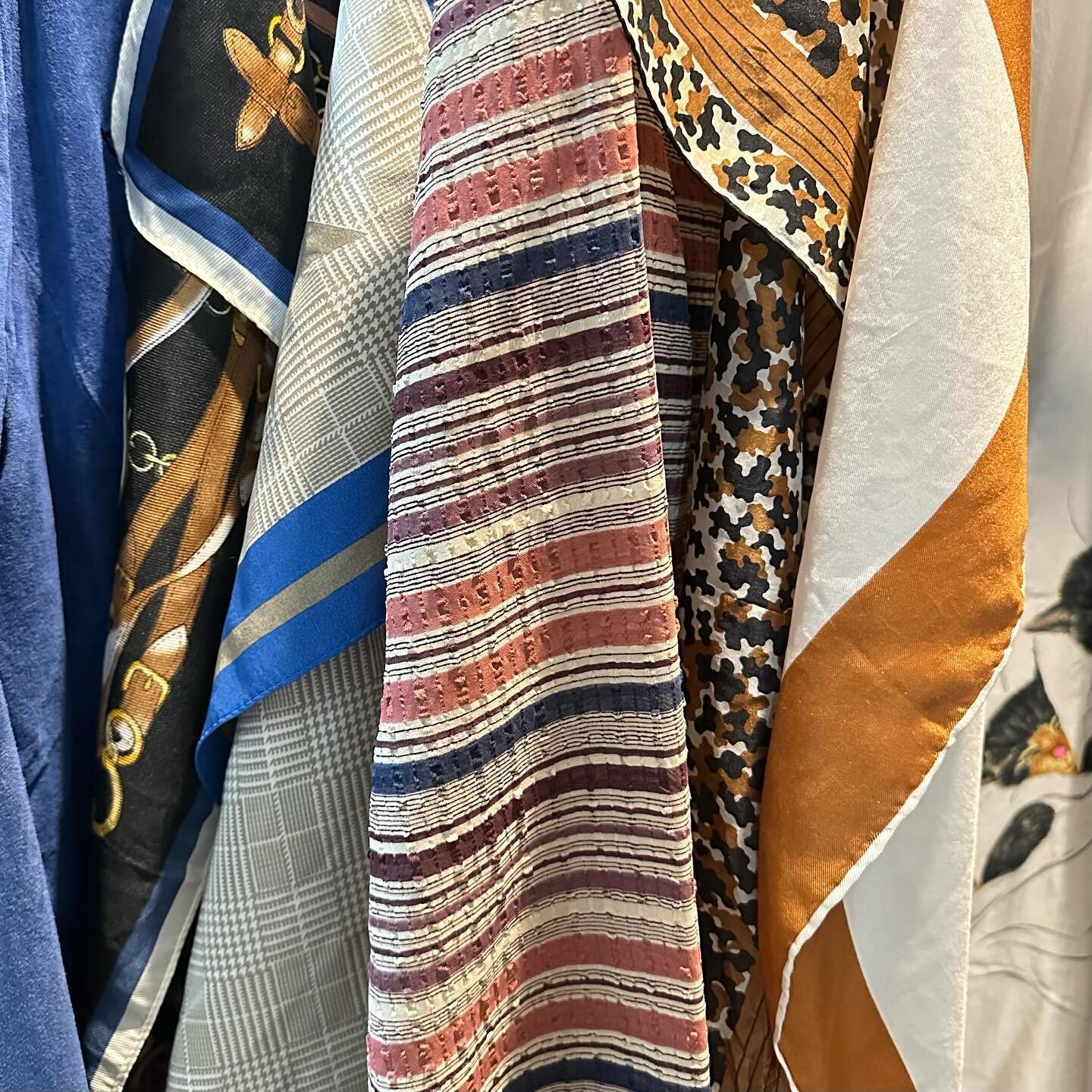 New drop of silk scarves available @everythingsfinevintage 🐾 Let us know your favorite in the poll!
.
📍 @themarketline
🗓️ Every Wednesday to Sunday
🗺️ 115 Delancey Street NYC
⏰ 12 pm - 7 pm
.
.
.
.
.
#sincerelysubjectmatter
#everythingsfinevintag