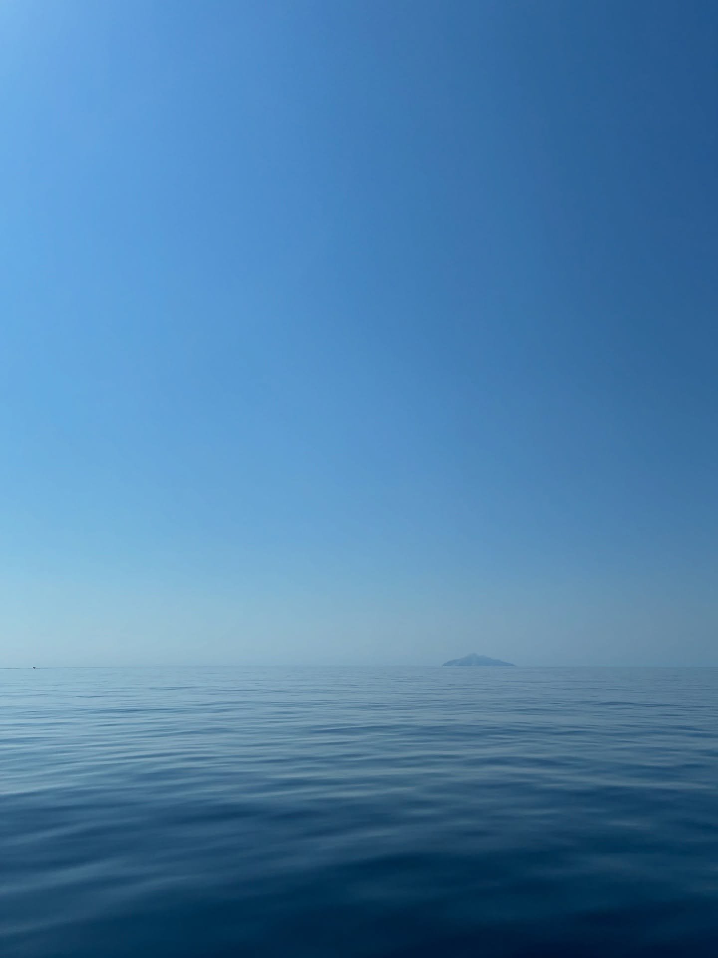 Earworm humming &hellip;
Nel blu dipinto di blu 
Felice di stare lass&ugrave;
E volavo, volavo felice pi&ugrave; in alto del sole
Ed ancora pi&ugrave; su
Mentre il mondo pian piano spariva lontano laggi&ugrave;
Una musica dolce suonava soltanto per m