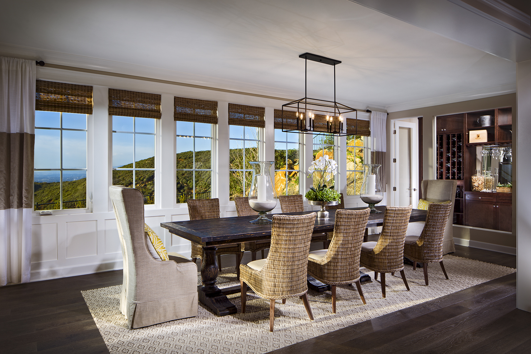 1703-04_PL1_Dining_The_Estates_DavidsonCommunities_EricFiggePhotos.jpg