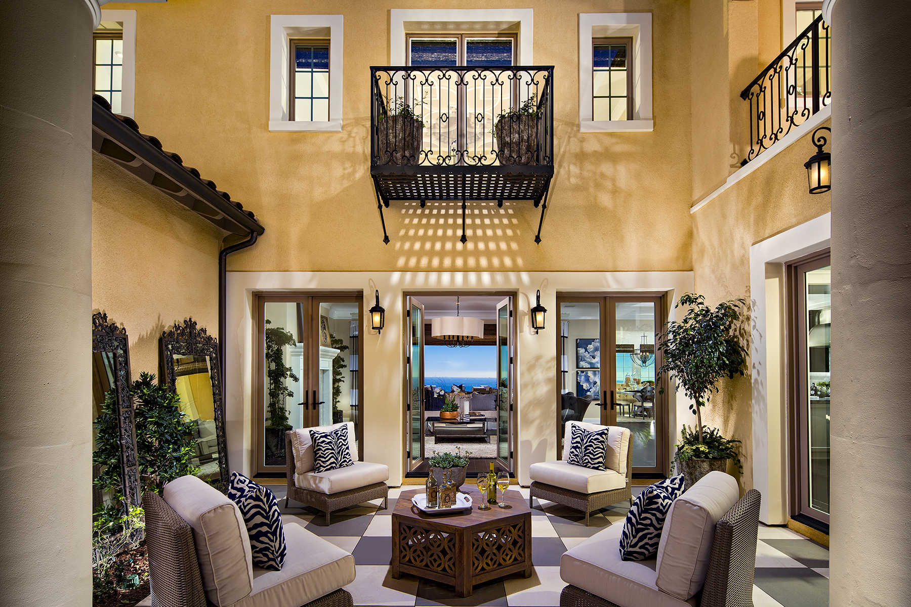 1703-17_PL3_Courtyard_The_Estates_DavidsonCommunities_EricFiggePhotos.jpg