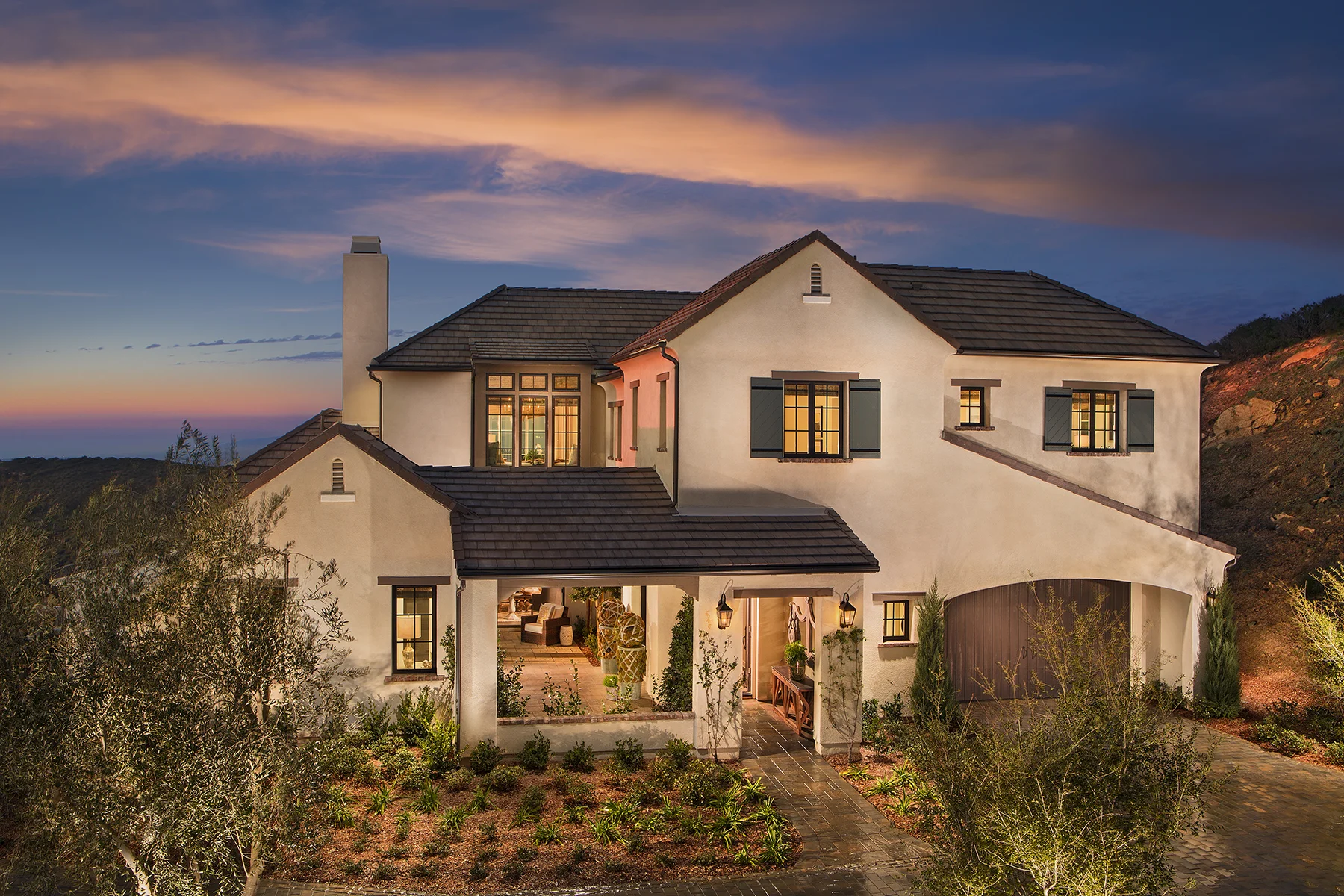 Model Home Offered at $2,645,000 5,211 Square Feet ・4 en-suite bedrooms ・4.5 baths ・2 car garage ・Old World Architecture ・”Rustic Modern Chic” interior design and modern furnishings