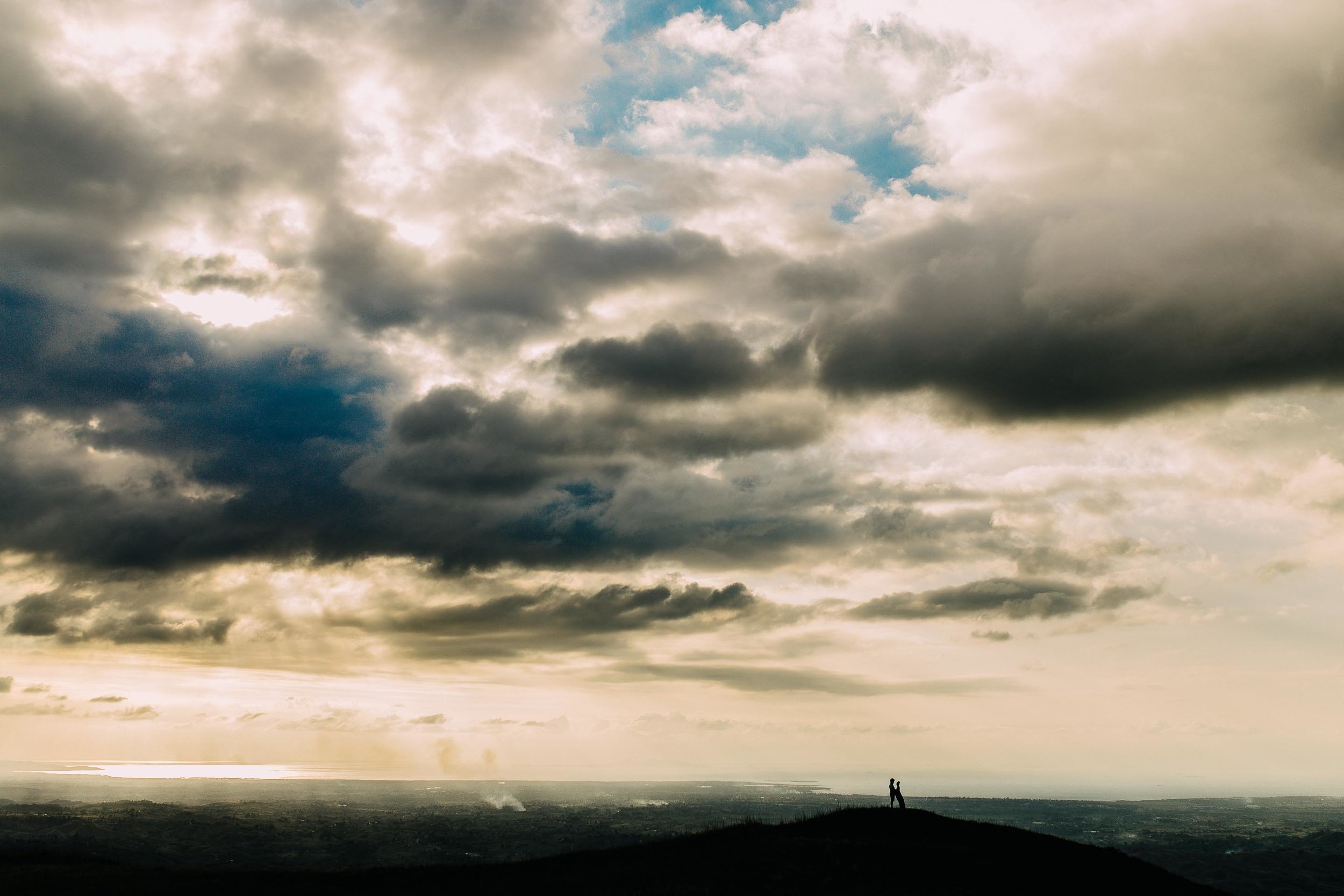 the dramatic clouds over the moutain peak