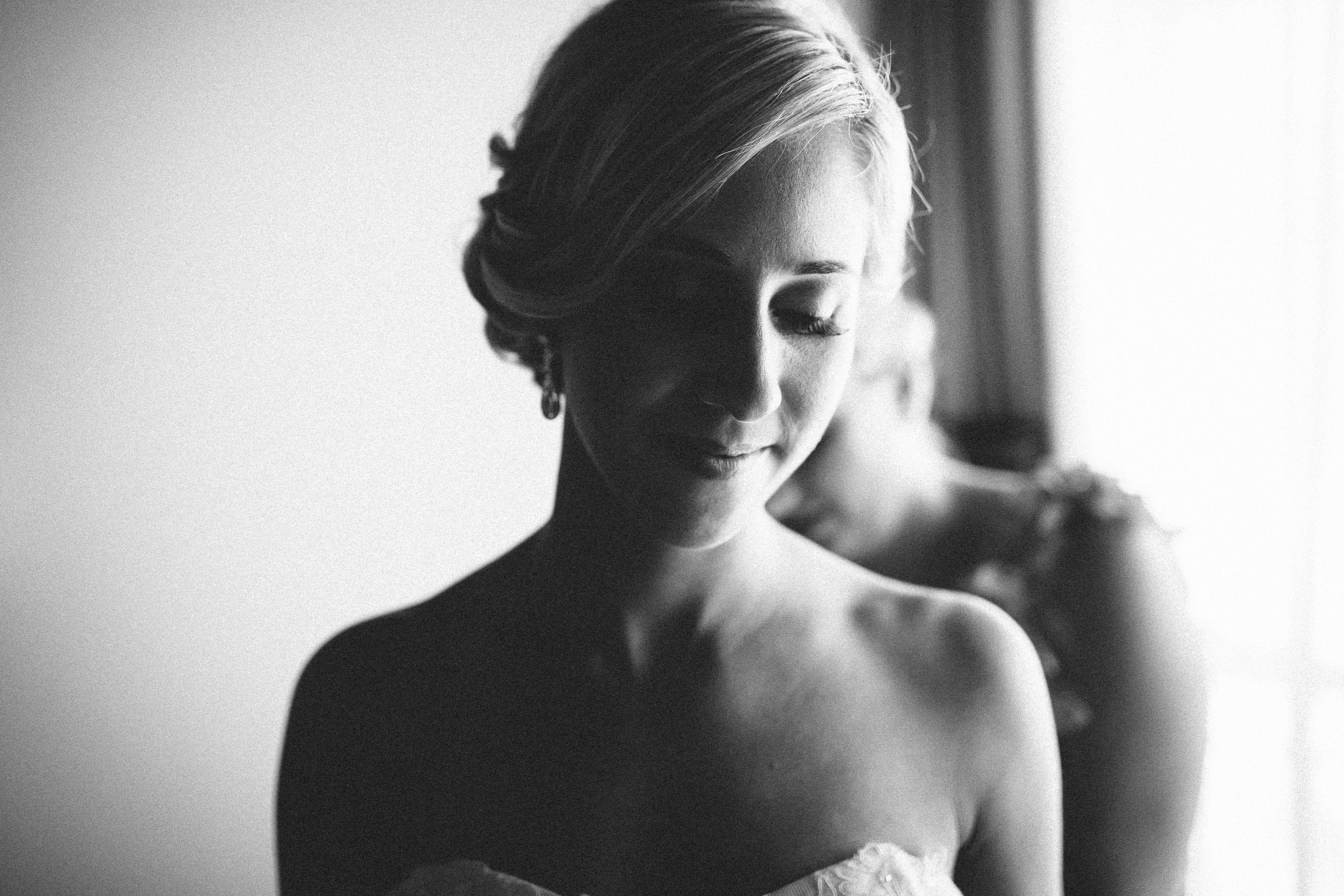 bride getting ready for her Fiji wedding