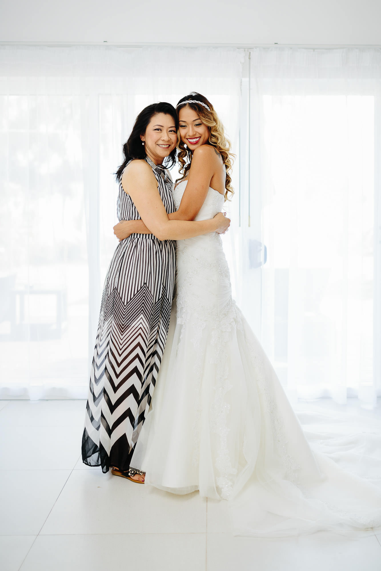 bride and her mum hugging