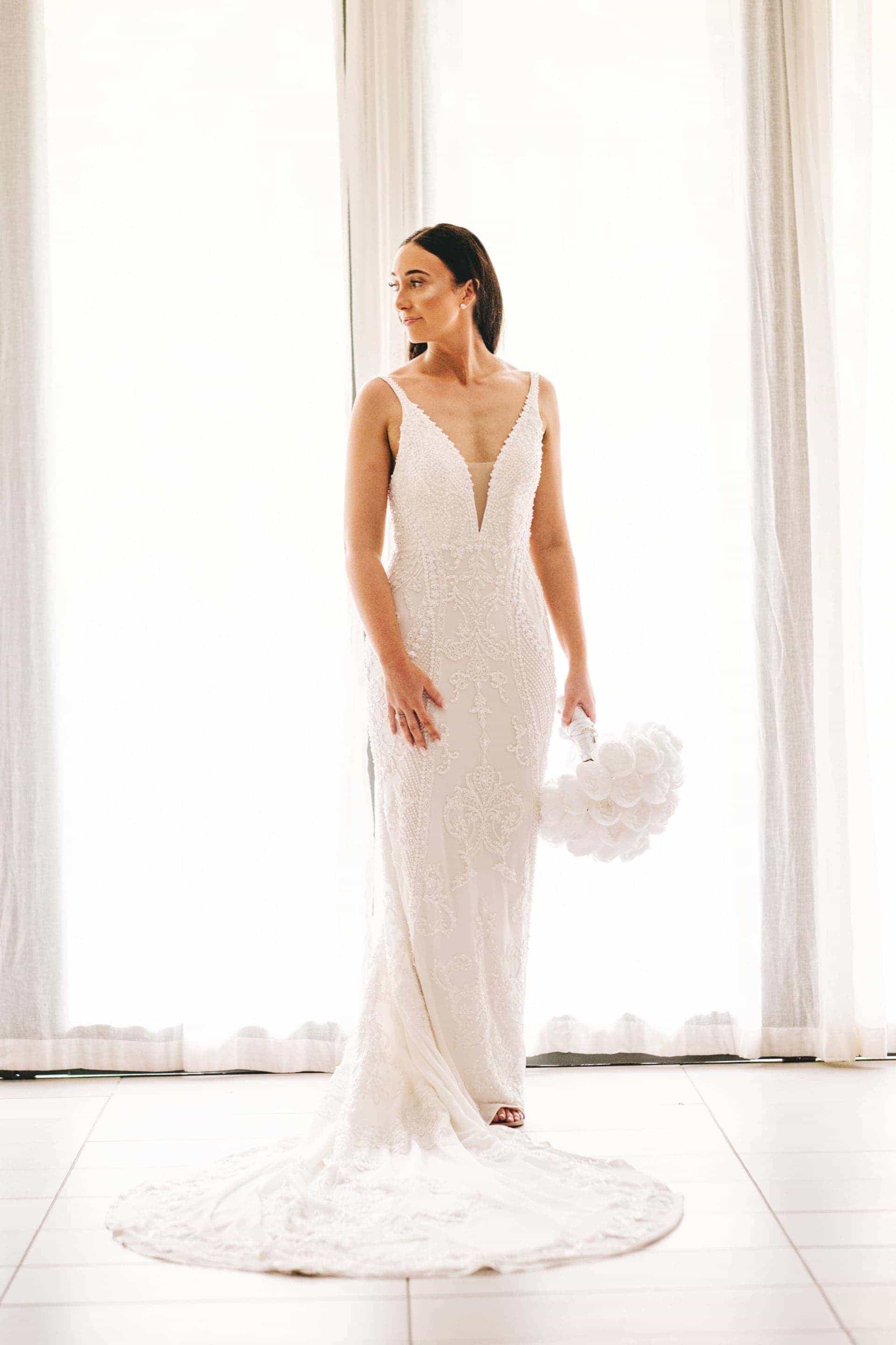 the bride all ready before the ceremony withe her bridal bouquet