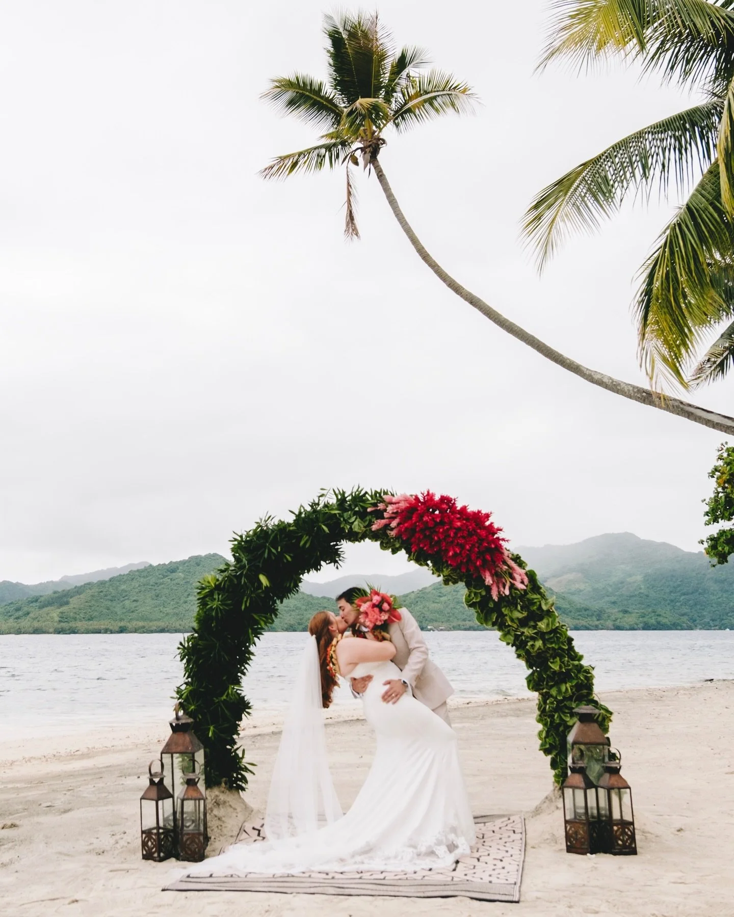 SYDNEY &amp; HUNTER 🩵 From Florida to Fiji! This wonderful couple chose Fiji for their destination elopement and we were honoured to capture the day for them, at the always picturesque Royal Davui 🐚