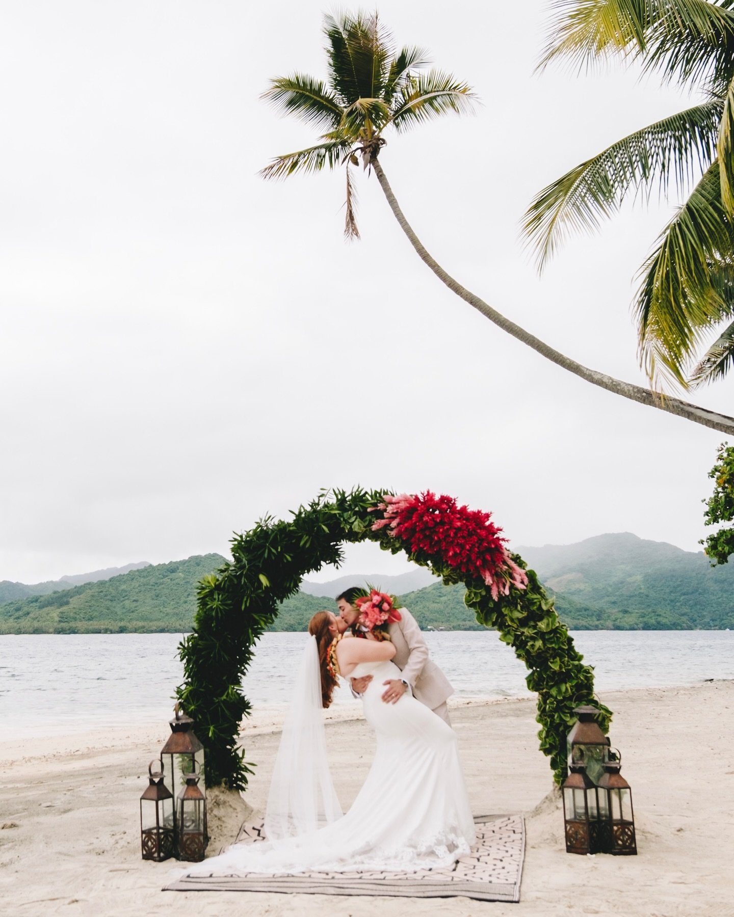 SYDNEY &amp; HUNTER 🩵 From Florida to Fiji! This wonderful couple chose Fiji for their destination elopement and we were honoured to capture the day for them, at the always picturesque Royal Davui 🐚