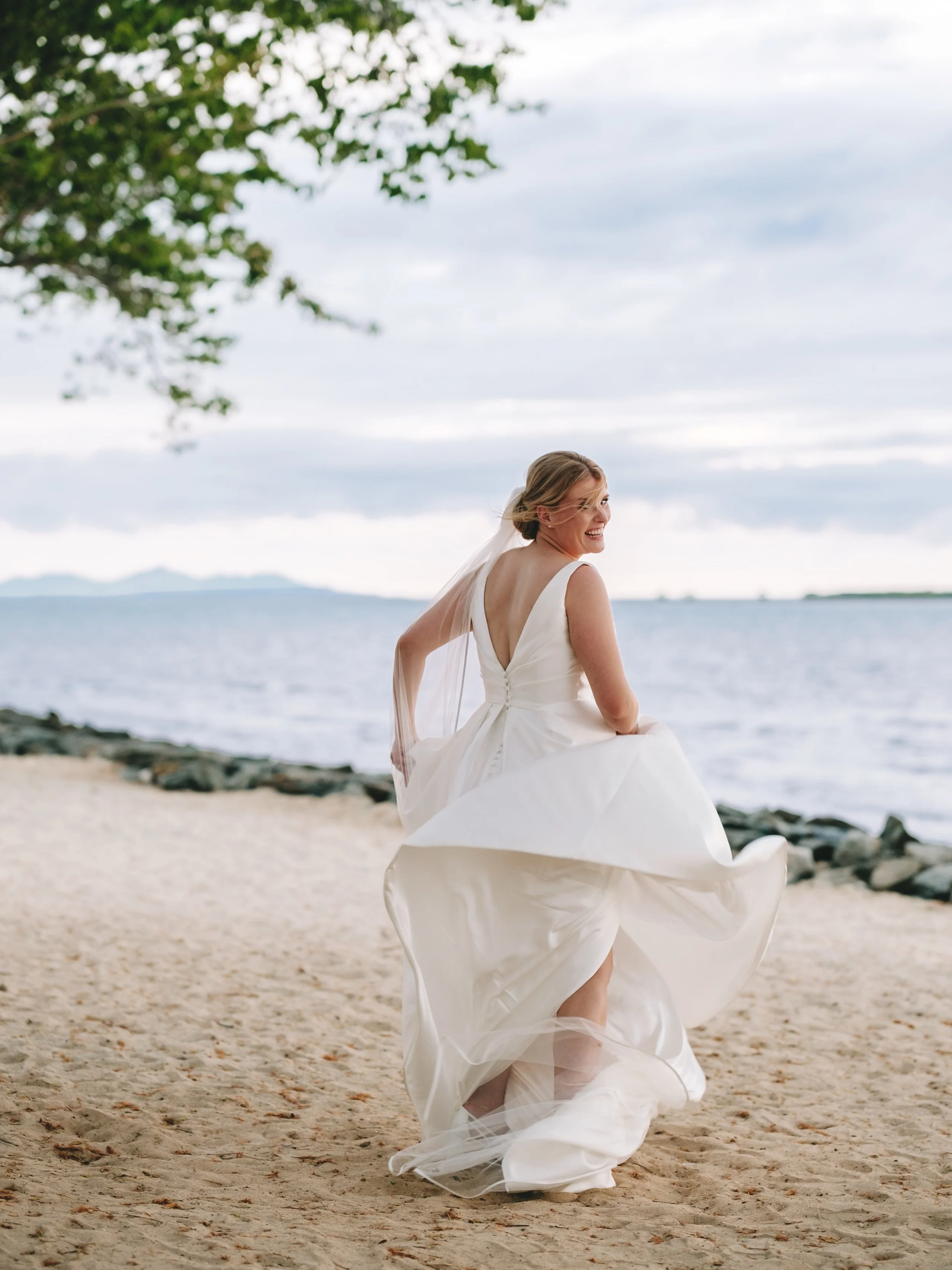 Brianna &amp; Shaun first got in touch with us in early 2024 and it was so lovely to photograph their Sofitel Fiji wedding last Friday ✨ 

Bride @branzmay 
Venue @sofitelfiji 
Stylist @fiji_weddings 
HMUP @lodoviko_fjhmua 
Dress @madilanebridal 
#mag