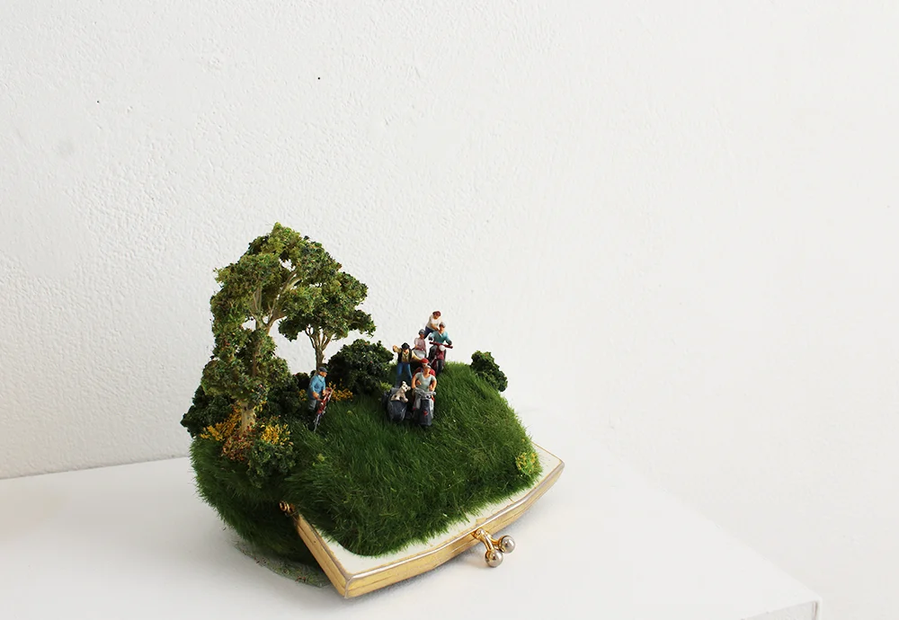 Kendal Murray, Speed, Agreed, Lead, Concede , Mixed media assemblage using purse, 11.5x14x11cm.
